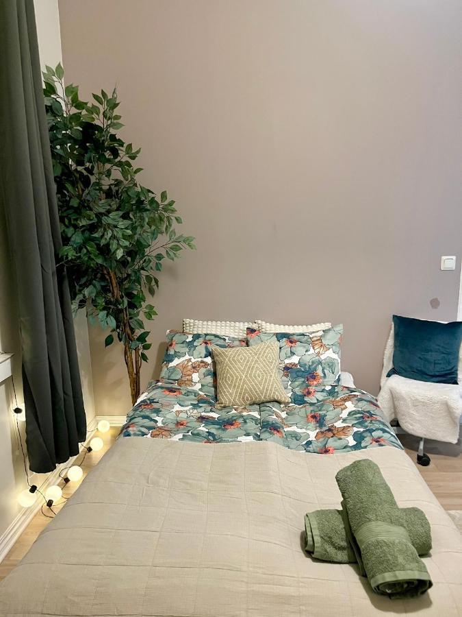 Chic Urban Oasis At Activity Center *
