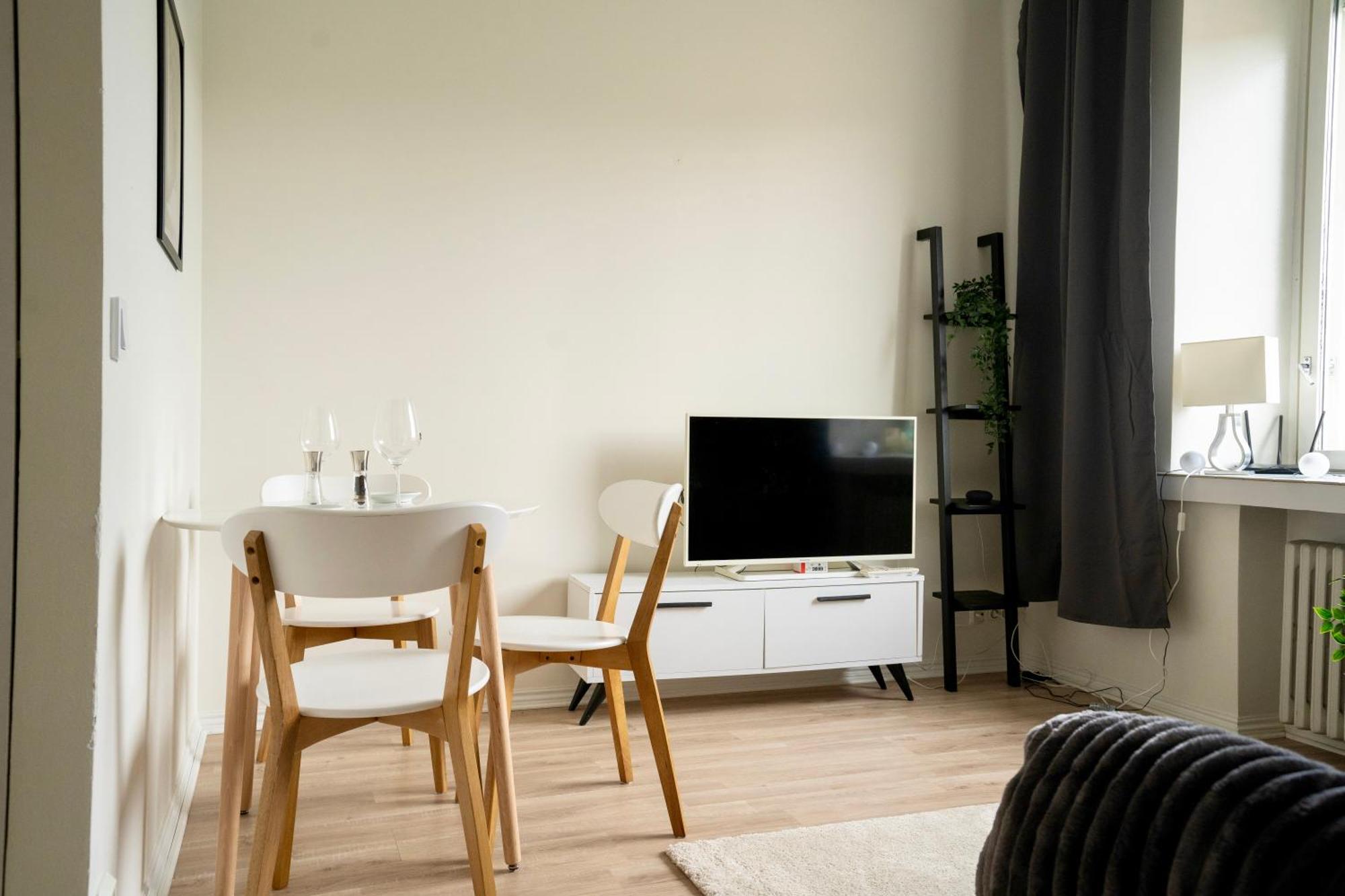 Chic Urban Oasis At Activity Center